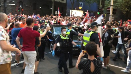 Affaire Djokovic : heurts entre policiers et supporters du tennisman à Melbourne
