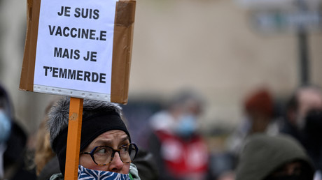 Des centaines de manifestants à Paris pour exiger des moyens pour l’hôpital (VIDEO)