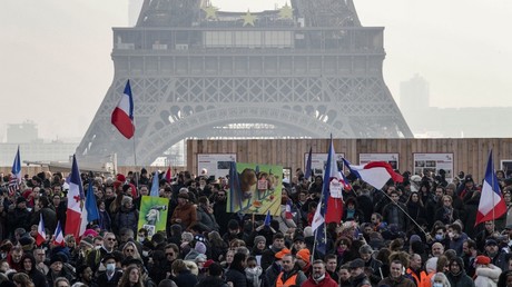 Des journalistes de l’AFP agressés à Paris en marge d’une manifestation contre le pass vaccinal