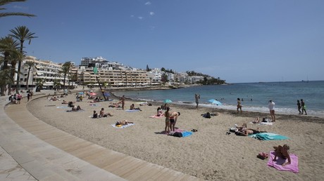 «Mépris» : Blanquer a dévoilé le protocole sanitaire dans les écoles pendant ses vacances à Ibiza