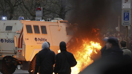 Bruxelles : affrontements entre policiers et manifestants lors d'une manifestation anti-restrictions