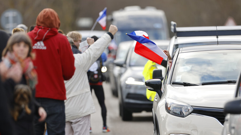 Le Convoi de la liberté aux portes de Paris, multiples contrôles des forces de l'ordre (EN CONTINU)