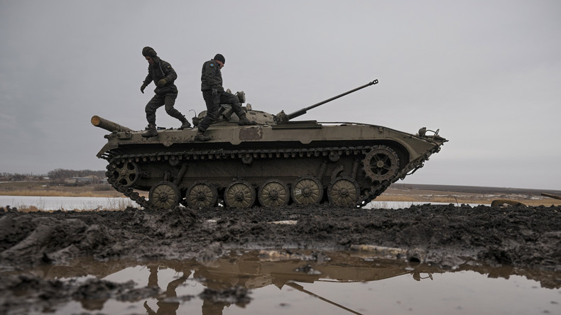 Exercice militaire ukrainien près de Donetsk