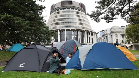 Nouvelle-Zélande : le campement anti-restrictions prend de l’ampleur devant le Parlement (VIDEO)