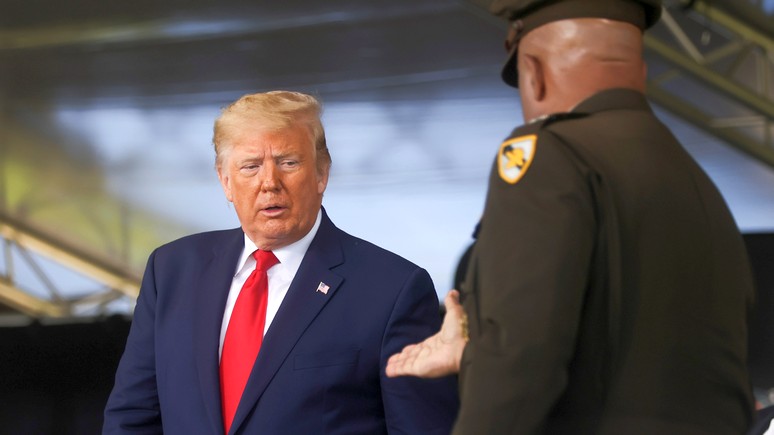 Guardian: попытки Трампа заручиться поддержкой армии лишь усугубляют раскол в обществе