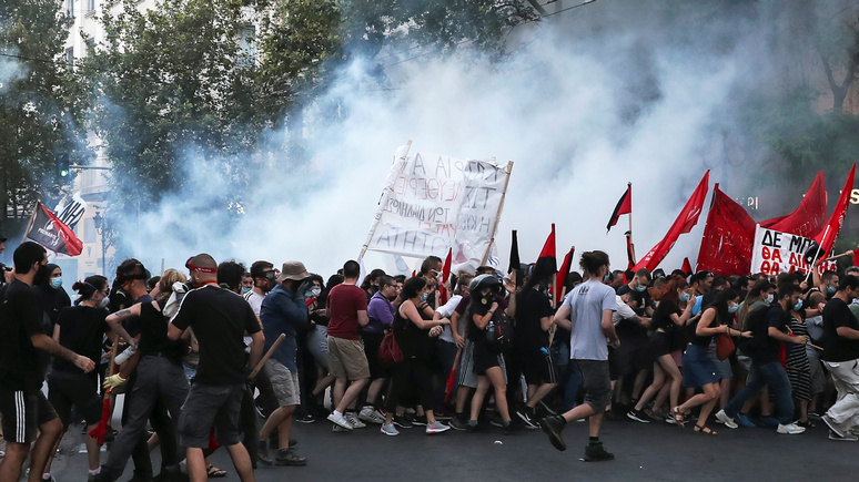 Das Erste: новый закон о демонстрациях греки встретили протестами