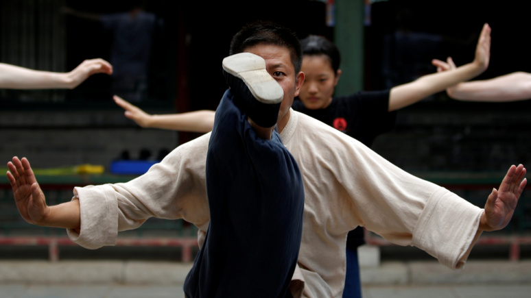 SCMP: китайских «мастеров кун-фу» призвали образумиться и не позорить традиции