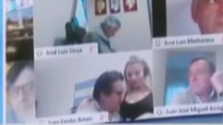 Welt: сексуальная сцена в парламенте Аргентины — депутат не знал, что он онлайн