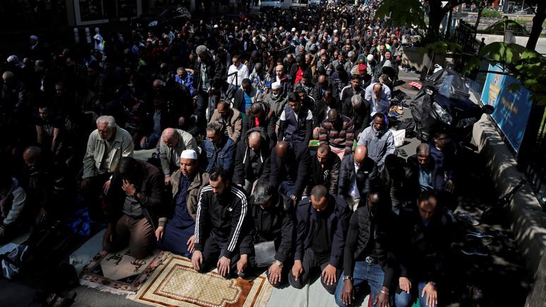 Обозреватель Figaro: Макрон не поборет исламизм, пока не свяжет его с миграцией