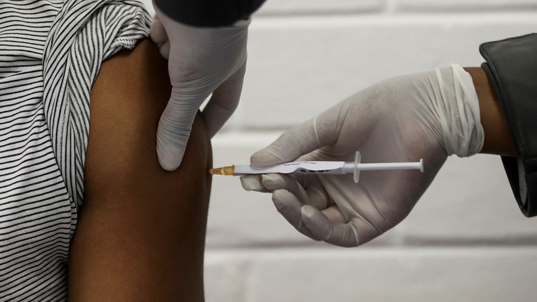СТРАНА: Украина не планирует покупать «сомнительную» российскую вакцину