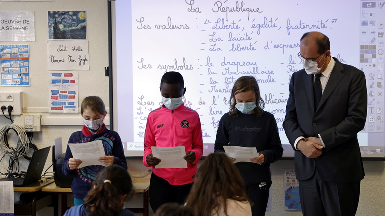 Le Monde: в обсуждении «сложных» тем французские учителя делают ставку на рациональное мышление