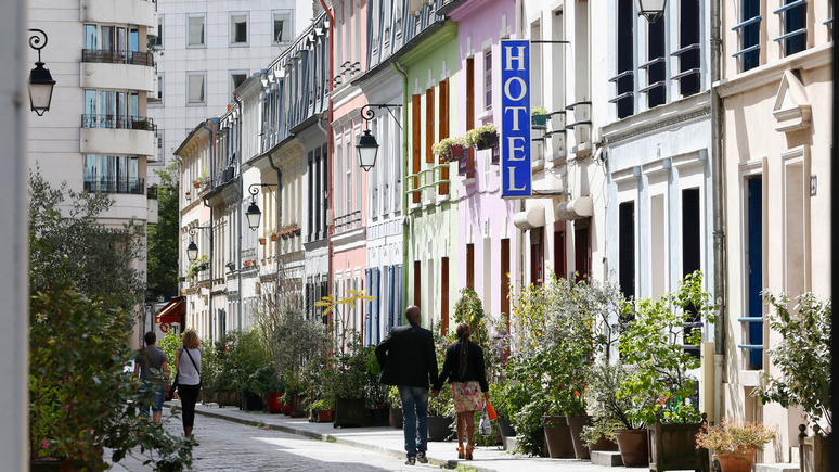 Le Figaro: женщин не забудьте — министр культуры Франции дополнила предложение Макрона о названиях улиц