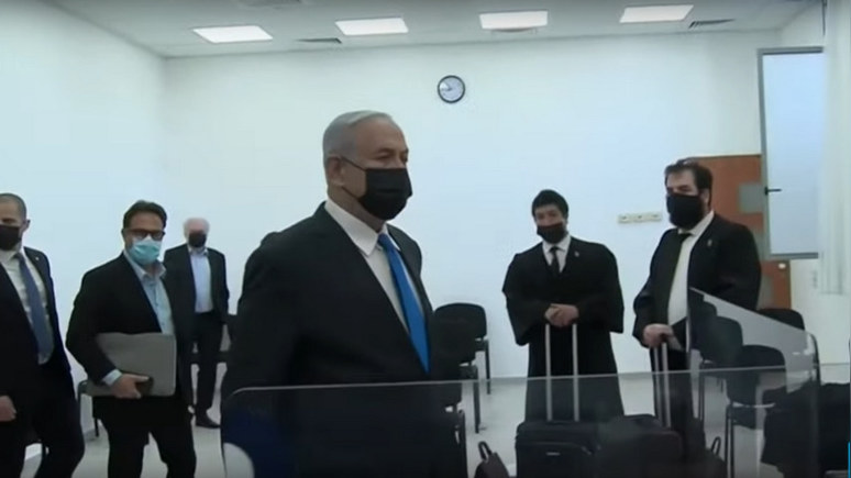 France 24: спиной к телекамерам — Нетаньяху снова предстал перед судом по делу о коррупции