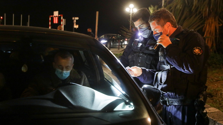 Valeurs actuelles: «фан-зоны для преступников» — французские полицейские высмеяли идею «районов без проверки документов»