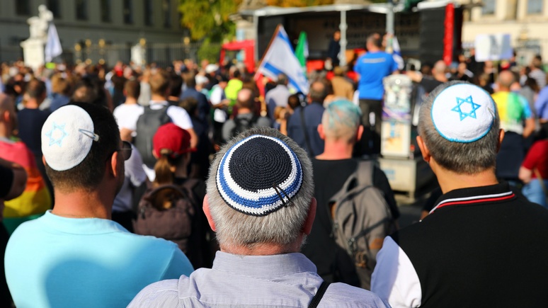 Bild: на фоне пандемии в соцсетях Германии набирает силу «антисемитская химера»