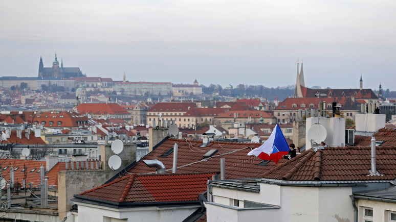 Times: Чехия становится ареной в противостоянии Востока и Запада