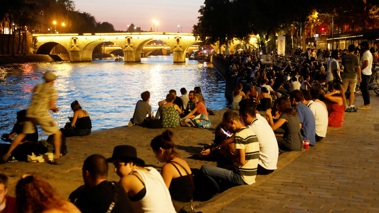 Le Monde: во все тяжкие — пандемия усилила тягу французской молодёжи к алкоголю и наркотикам