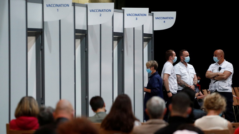 France 24: «радикальные меры» Макрона помогли — на вакцинацию записались сотни тысяч французов