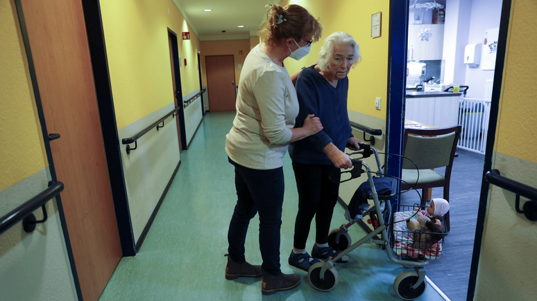 Daily Telegraph: служба здравоохранения Великобритании планировала отказы от медпомощи престарелым в случае пандемии