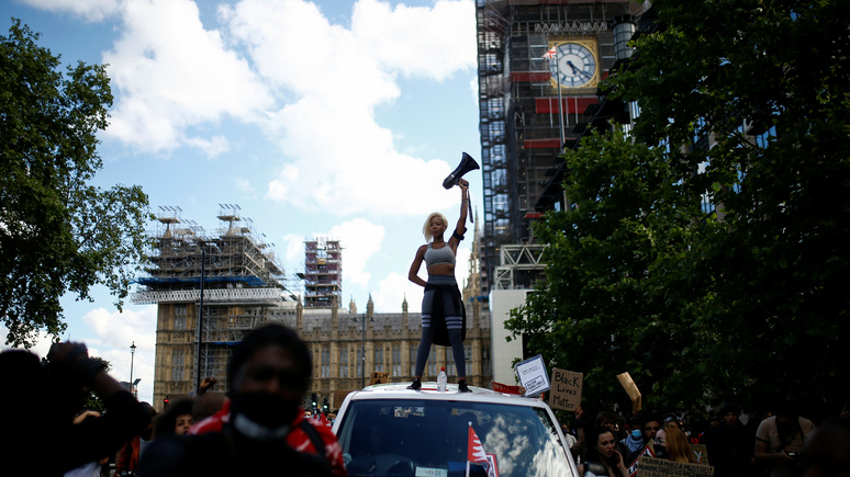 Telegraph: Британия столкнулась с ростом расистских преступлений из-за протестов BLM