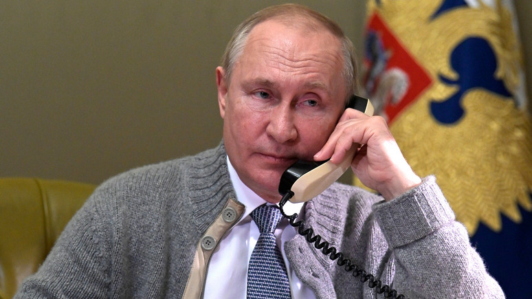 Bloomberg: Путин пока не отвёл ни один танк — но уже получает дивиденды 
