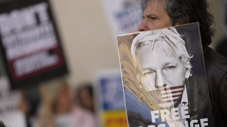 Junge Welt: «досадное и неправильное» — немецкие политики выступили против решения об экстрадиции Ассанжа