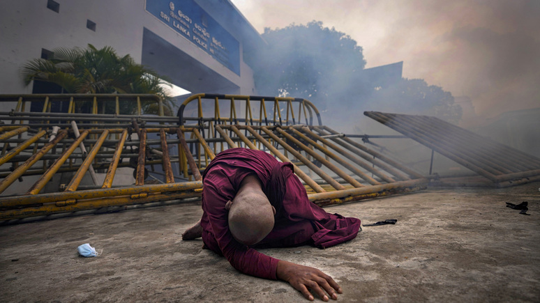 CNN: «ситуация невозможная» — топливный кризис в Шри-Ланке вывел на улицы медиков и банкиров