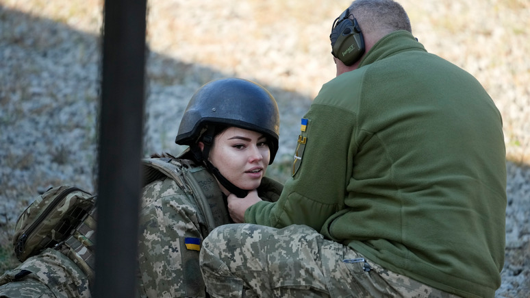 УН: с 1 октября военнообязанные женщины не смогут выезжать с Украины 