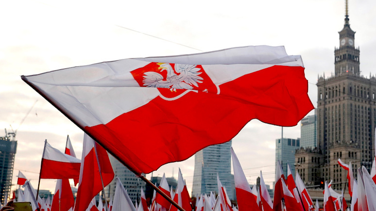 Dziennik Polityczny: «бесславный конец» — сотни погибших на Украине поляков похоронят в «американских» могилах