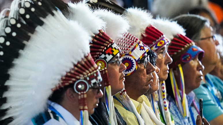 Spiegel: Канада выплатит коренным народам миллиардную компенсацию за «культурный геноцид»
