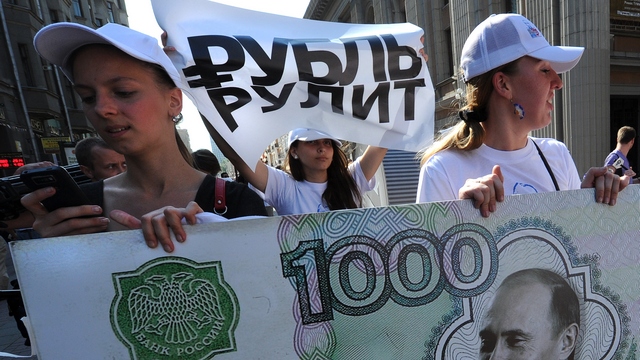 Forbes: «Нефтерубль» и «нефтеюань» не ослабят власти доллара