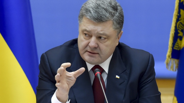 Порошенко: Крым будет цивилизованно развиваться лишь в составе Украины