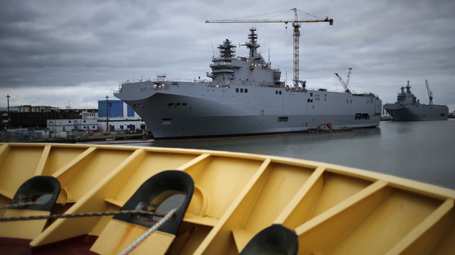 Le Monde: Франция мечтает расстаться с «Мистралями» побыстрее и подешевле