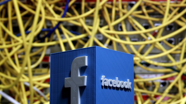 Global Voices: Пользователи призывают Facebook не становиться орудием Кремля
