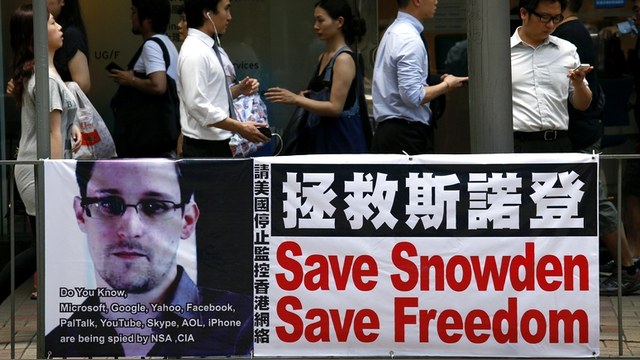 Guardian: От вопросов слежки британские власти отвлекают Сноуденом