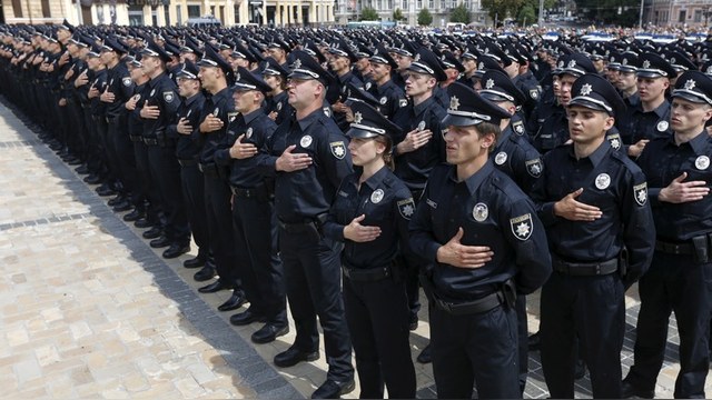 Новые полицейские Киева за сутки разбили четыре машины и потеряли два пистолета