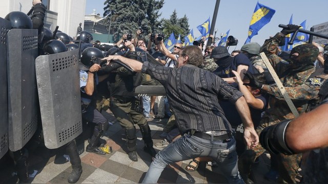 Американские СМИ: Гранату кинули националисты, а виноват – Путин