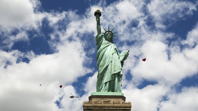 Welt: Москва, Брюссель и Пекин в панике ждут краха «супер-экономики» США