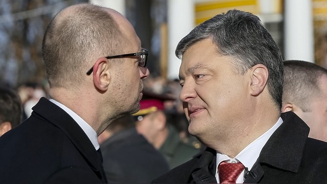 FT: Яценюк бросил вызов Порошенко – увольняйте или дайте работать