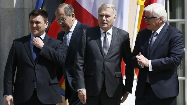 Forbes: Запад продлит санкции, хотя «Минск-2» нарушает не только Россия