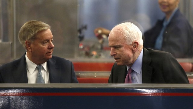 Сенаторы Маккейн и Грэм осудили Керри за «низкопоклонство перед Путиным»