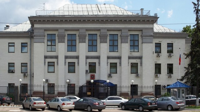 Корреспондент: Контакты РФ с Украиной будет поддерживать временный поверенный