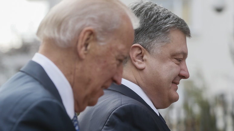УП: Байден призвал Порошенко избегать обострения конфликта с Россией