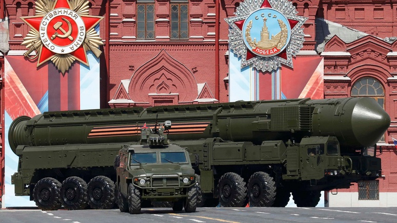 Times: Россия вдвое беднее Британии, но умудряется пугать Запад