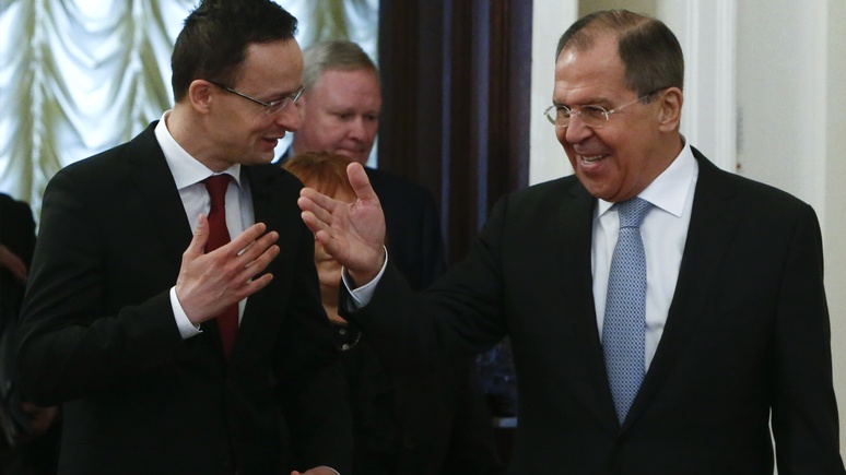 Bloomberg: хотя Венгрии не по душе антироссийские санкции, вето не будет