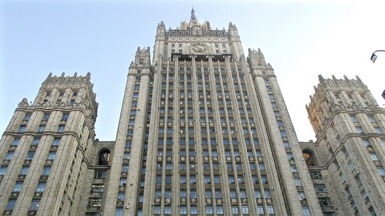 Financial Times: российскому дипкорпусу пора на пенсию, но заменить его пока некому
