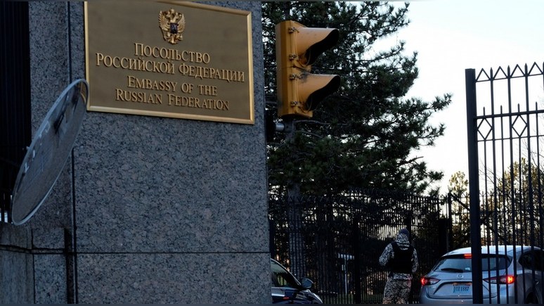 Троллинг по-американски: российское посольство «переселяют» на Nemtsov Plaza