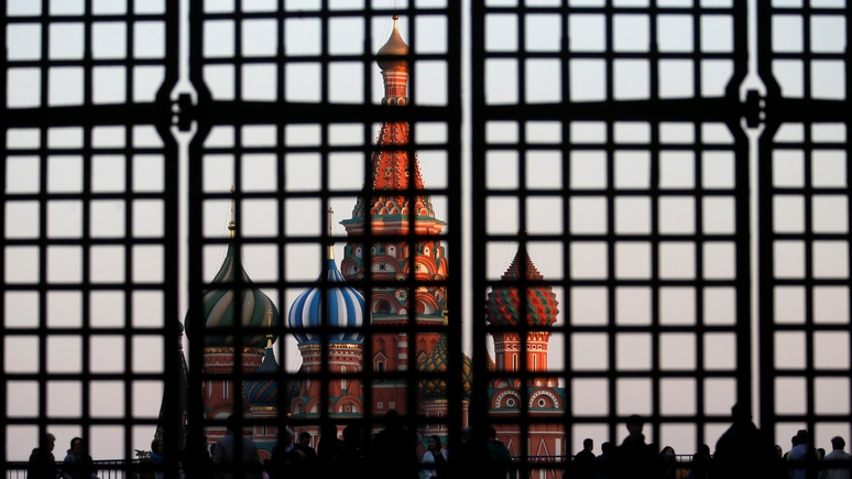Политолог: вводя санкции, Вашингтон ограничивает себе рычаги давления на Россию