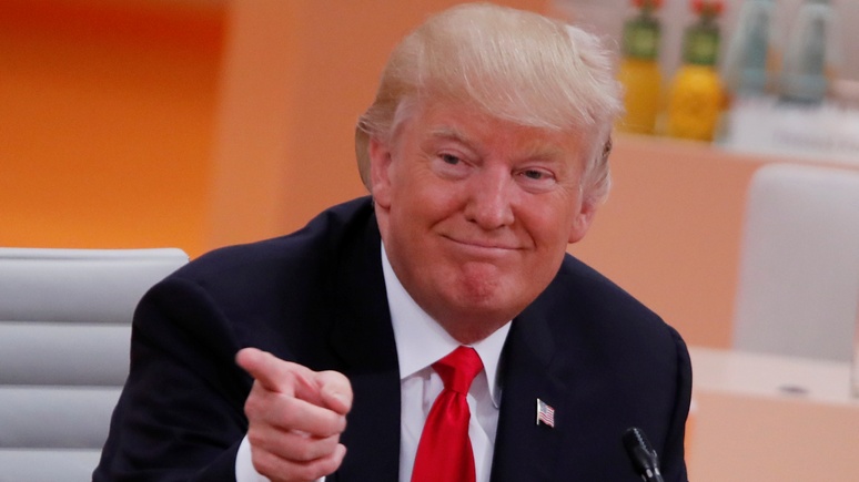 Augsburger Allgemeine: Трамп пустил в ход лесть, чтобы загладить вину перед Путиным