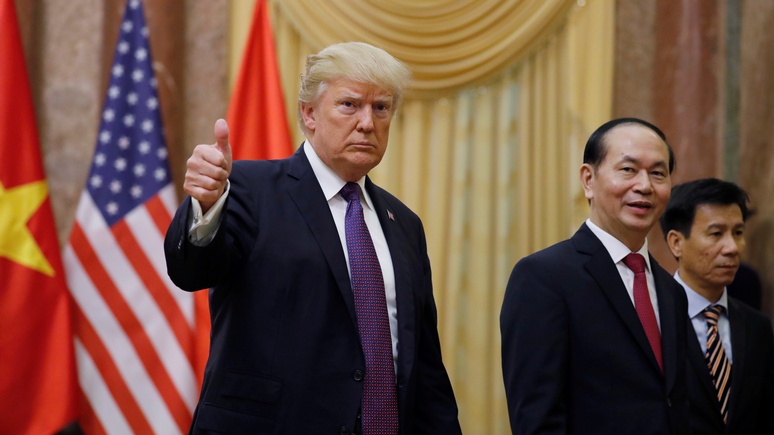 El País: Трамп отвесил разведслужбам «звонкую пощёчину», а затем сказал, что верит им
